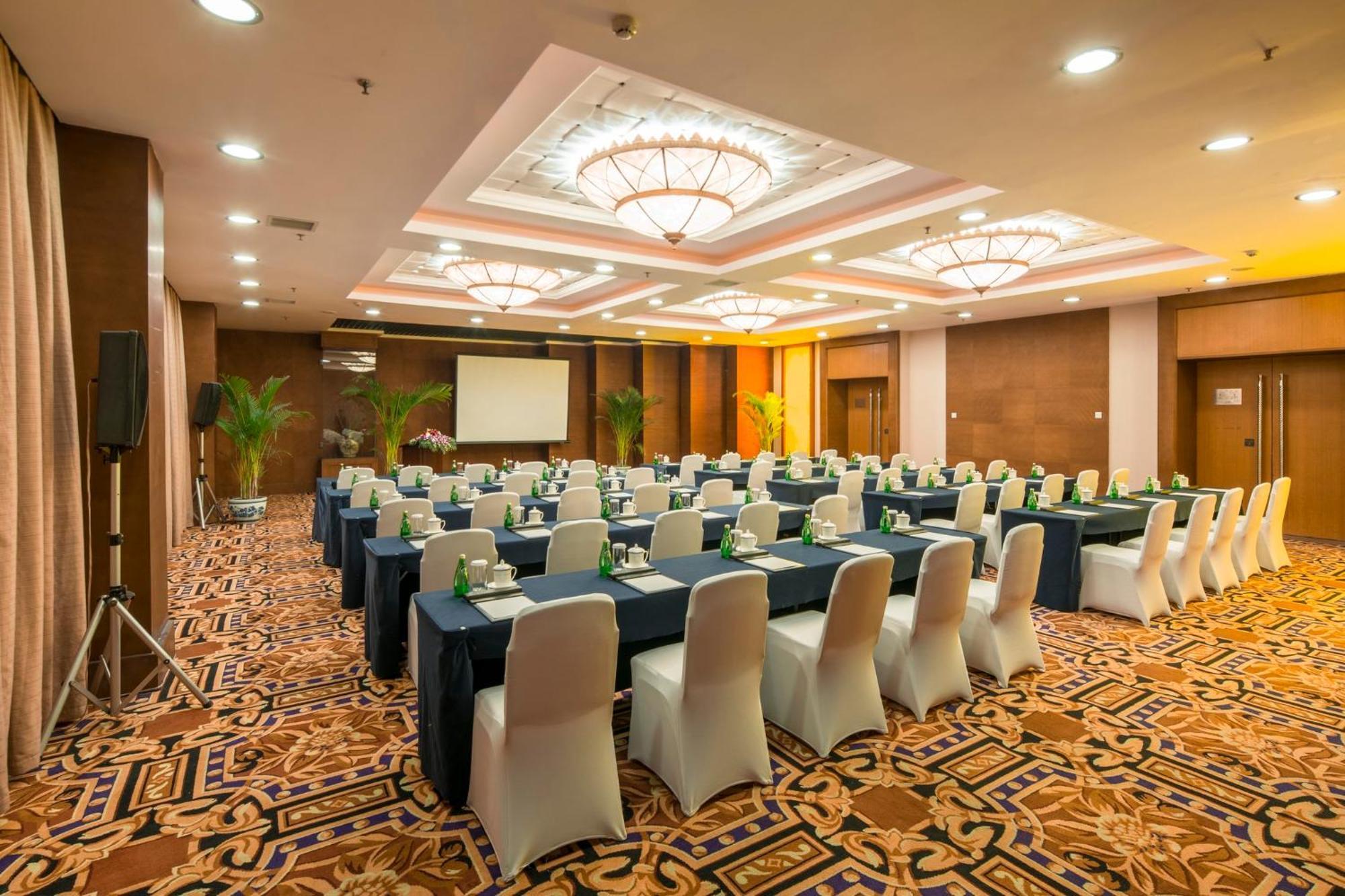 Holiday Inn Chengdu Century City-Easttower Exterior photo