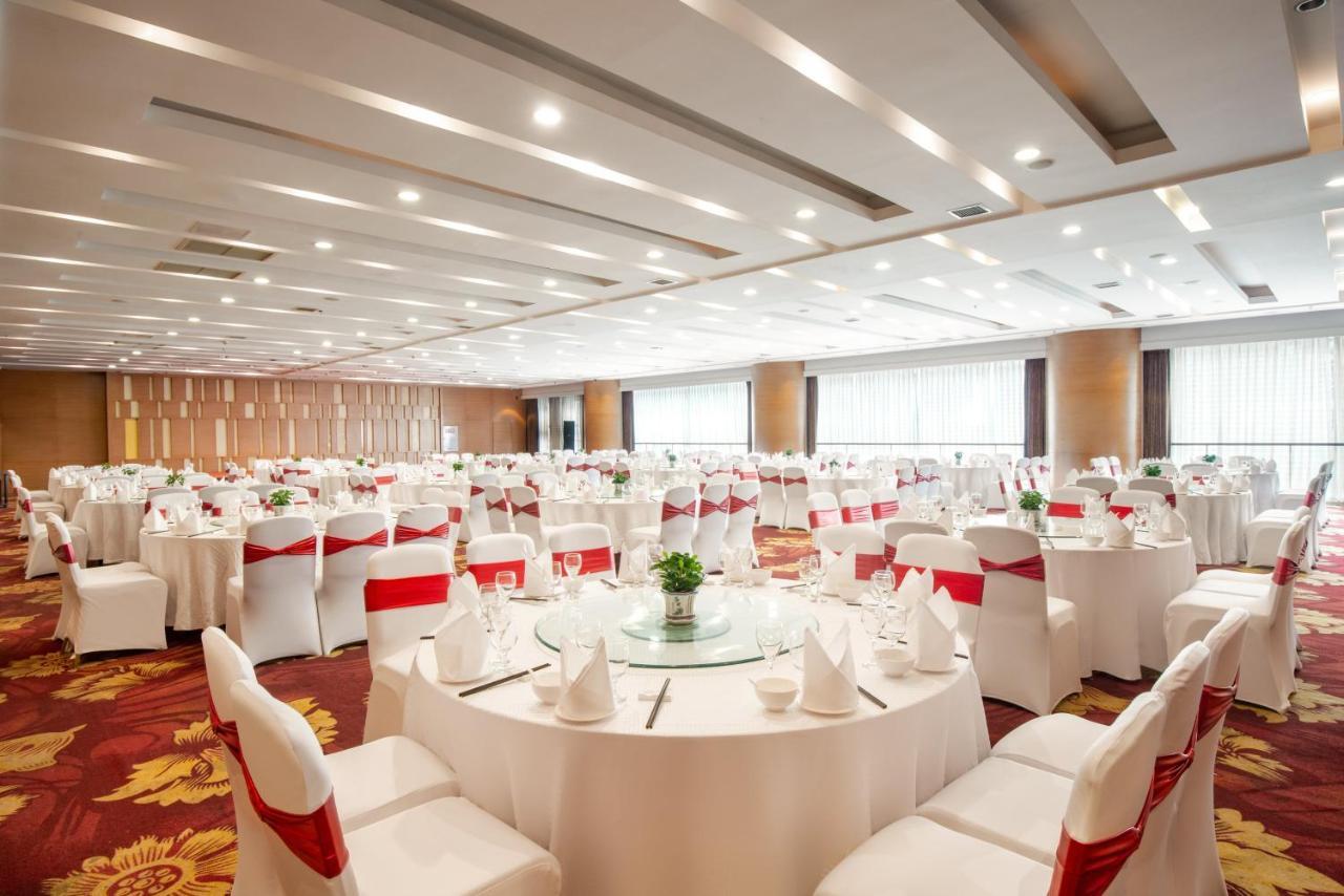 Holiday Inn Chengdu Century City-Easttower Exterior photo